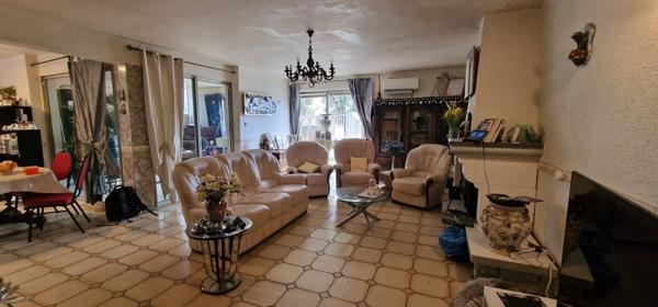 IMMEUBLE DE RAPPORT — 4 Appartements + Restaurant ST ANDRE DE SANGONIS