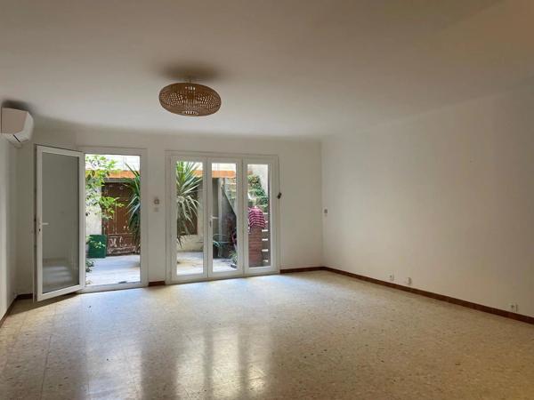 Location                                                      Maison de village
                        
                     5 pièces                      131 m2                     à Espira-de-l'Agly