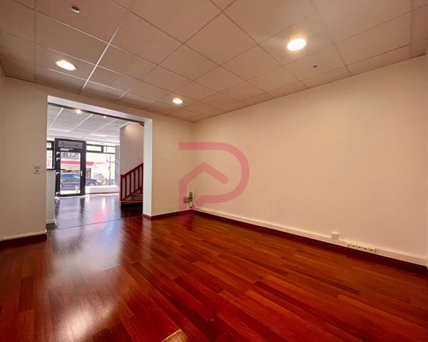 Local commercial 6 pièces 158 m2