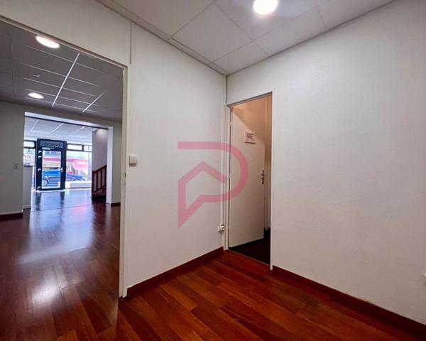 Local commercial 6 pièces 158 m2