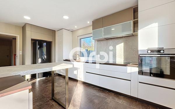 Maison à vendre    5 pièces • 135 m2 Contamine-sur-Arve