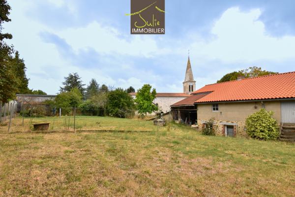 Proche CERIZAY - Grande maison de bourg à rénover, avec jardin, Beau potentiel !