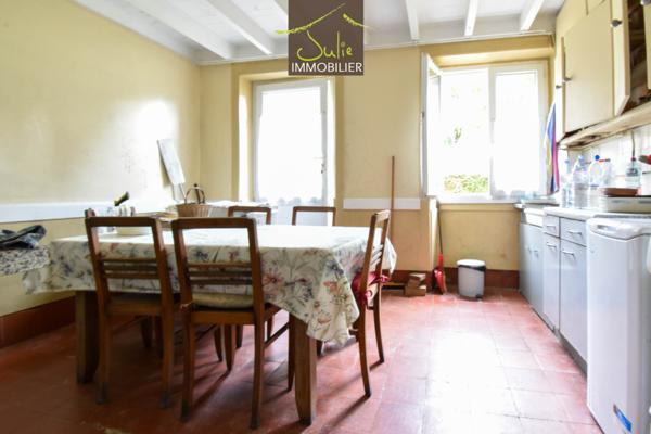 Proche CERIZAY - Grande maison de bourg à rénover, avec jardin, Beau potentiel !