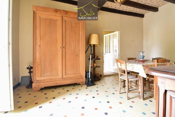 Proche CERIZAY - Grande maison de bourg à rénover, avec jardin, Beau potentiel !
