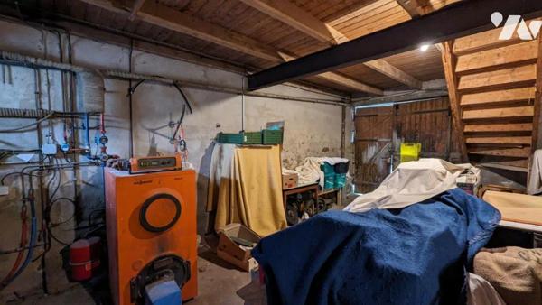 Plouescat centre, ensemble immobilier comprenant maison, appartement, garage, hangar.