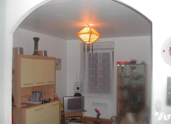 Plouescat centre, ensemble immobilier comprenant maison, appartement, garage, hangar.