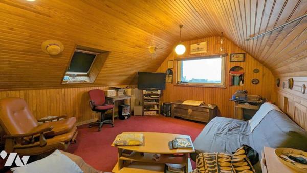 Plouescat centre, ensemble immobilier comprenant maison, appartement, garage, hangar.