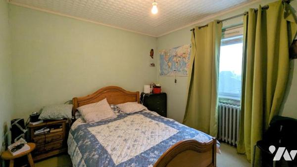 Plouescat centre, ensemble immobilier comprenant maison, appartement, garage, hangar.