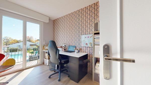 Parentis-en-Born : maison familiale avec double logement et piscine