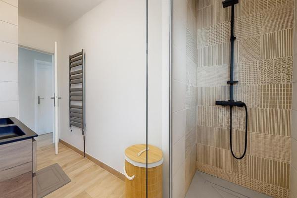 Parentis-en-Born : maison familiale avec double logement et piscine