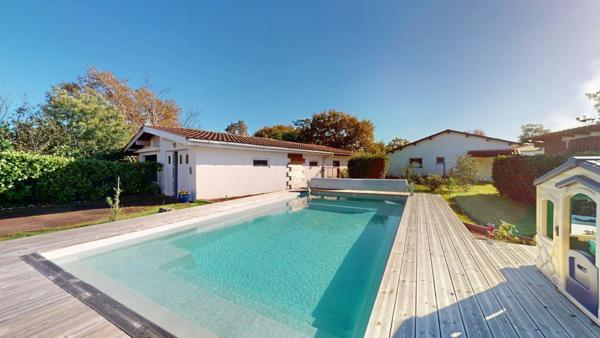 Parentis-en-Born : maison familiale avec double logement et piscine