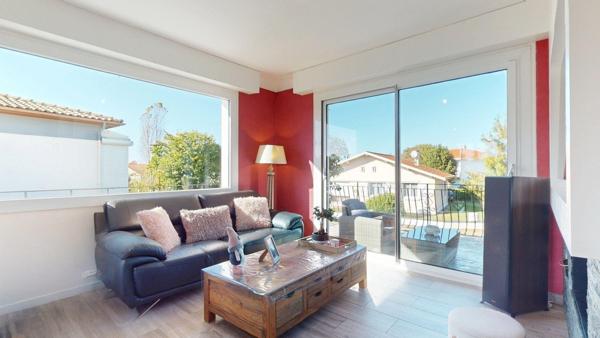 Parentis-en-Born : maison familiale avec double logement et piscine