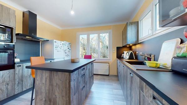 Parentis-en-Born : maison familiale avec double logement et piscine