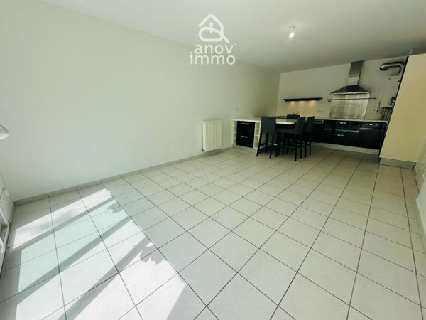 Appartement
                                                                                                                                                                                                                                                                                                                        3 pièce(s)                                                                                                                                                                                                          2 chambre(s)                                                                                                                                                                                                          64  m²