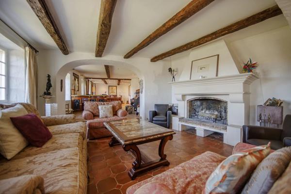 Propriété d'exception avec jardin d'1,6 hectares