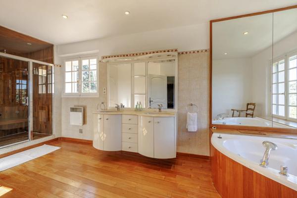 Propriété d'exception avec jardin d'1,6 hectares