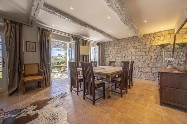 Propriété d'exception avec jardin d'1,6 hectares