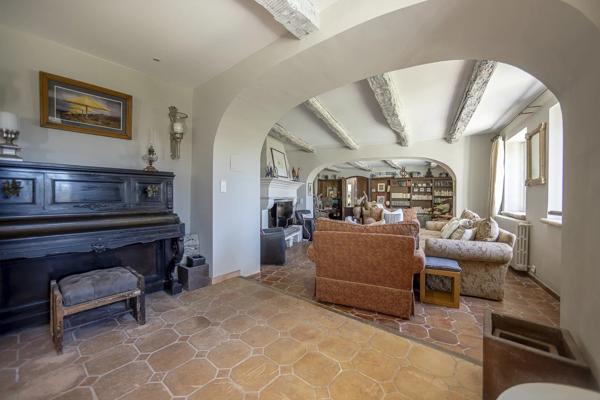 Propriété d'exception avec jardin d'1,6 hectares