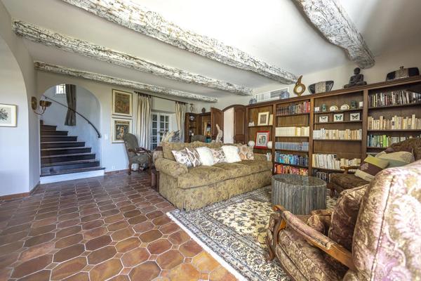 Propriété d'exception avec jardin d'1,6 hectares