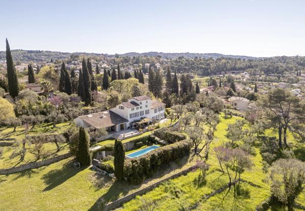 Propriété d'exception avec jardin d'1,6 hectares