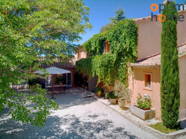 Aix-en-Provence - Superbe Mas Provençal T7 du 18ème Siècle de 275 m2 environ entièrement rénové, sur 6000 m2 de terrain, au calme et sans vis à vis