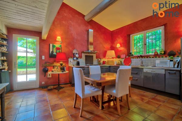 Aix-en-Provence - Superbe Mas Provençal T7 du 18ème Siècle de 275 m2 environ entièrement rénové, sur 6000 m2 de terrain, au calme et sans vis à vis