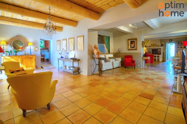 Aix-en-Provence - Superbe Mas Provençal T7 du 18ème Siècle de 275 m2 environ entièrement rénové, sur 6000 m2 de terrain, au calme et sans vis à vis