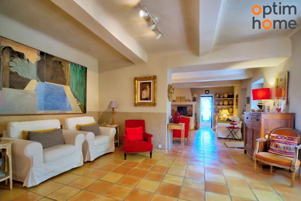 Aix-en-Provence - Superbe Mas Provençal T7 du 18ème Siècle de 275 m2 environ entièrement rénové, sur 6000 m2 de terrain, au calme et sans vis à vis