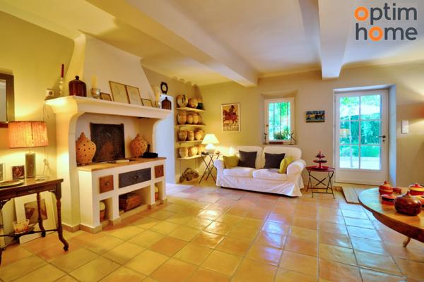 Aix-en-Provence - Superbe Mas Provençal T7 du 18ème Siècle de 275 m2 environ entièrement rénové, sur 6000 m2 de terrain, au calme et sans vis à vis