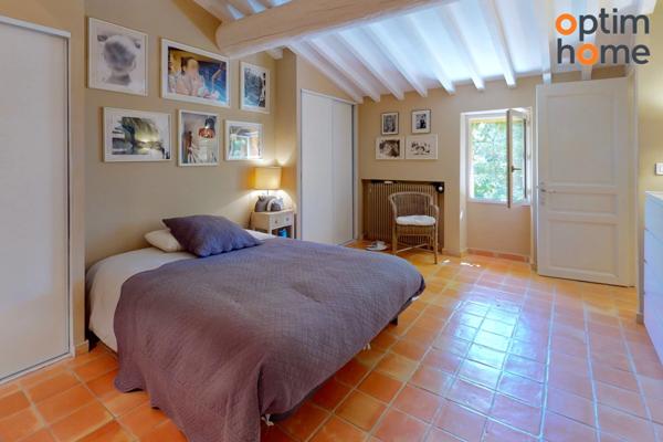 Aix-en-Provence - Superbe Mas Provençal T7 du 18ème Siècle de 275 m2 environ entièrement rénové, sur 6000 m2 de terrain, au calme et sans vis à vis