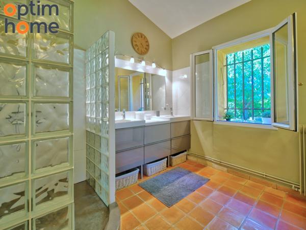 Aix-en-Provence - Superbe Mas Provençal T7 du 18ème Siècle de 275 m2 environ entièrement rénové, sur 6000 m2 de terrain, au calme et sans vis à vis