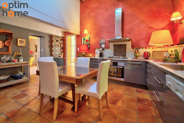 Aix-en-Provence - Superbe Mas Provençal T7 du 18ème Siècle de 275 m2 environ entièrement rénové, sur 6000 m2 de terrain, au calme et sans vis à vis