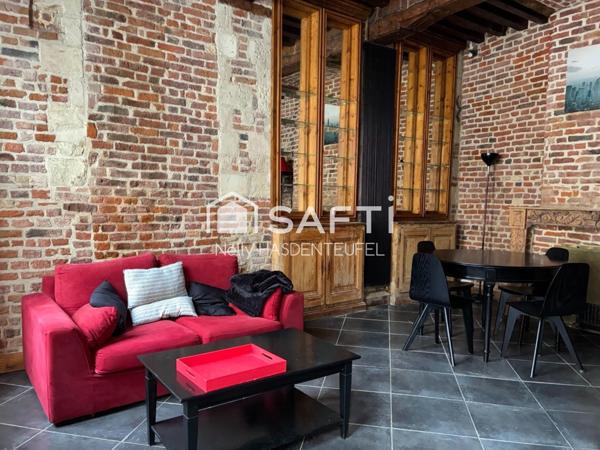 MAISON DE CARACTERE DU 18ème SITUEE  AU COEUR DE VILLE DANS UN SECTEUR HISTORIQUE ET PIETONNIER