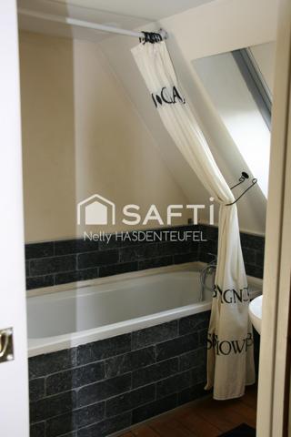 MAISON DE CARACTERE DU 18ème SITUEE  AU COEUR DE VILLE DANS UN SECTEUR HISTORIQUE ET PIETONNIER