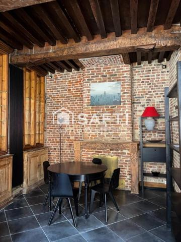 MAISON DE CARACTERE DU 18ème SITUEE  AU COEUR DE VILLE DANS UN SECTEUR HISTORIQUE ET PIETONNIER