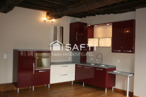 MAISON DE CARACTERE DU 18ème SITUEE  AU COEUR DE VILLE DANS UN SECTEUR HISTORIQUE ET PIETONNIER