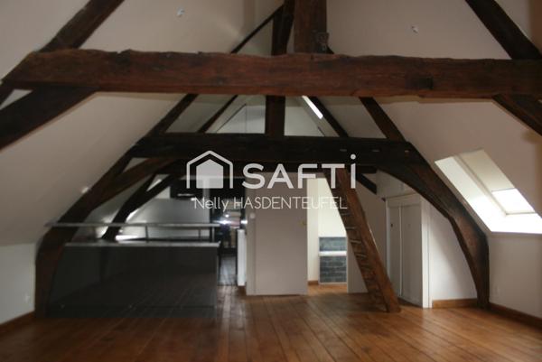 MAISON DE CARACTERE DU 18ème SITUEE  AU COEUR DE VILLE DANS UN SECTEUR HISTORIQUE ET PIETONNIER