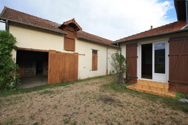 Maison 4 chambres avec grande dépendance sur 1300 m² de terrain.