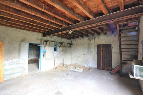 Maison 4 chambres avec grande dépendance sur 1300 m² de terrain.