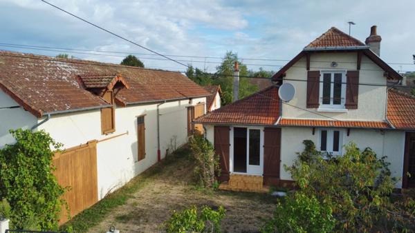 Maison 4 chambres avec grande dépendance sur 1300 m² de terrain.