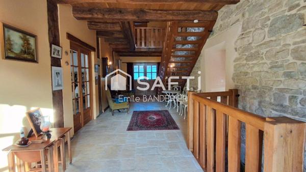 Maison 6 pièces 234 m² proche des lacs