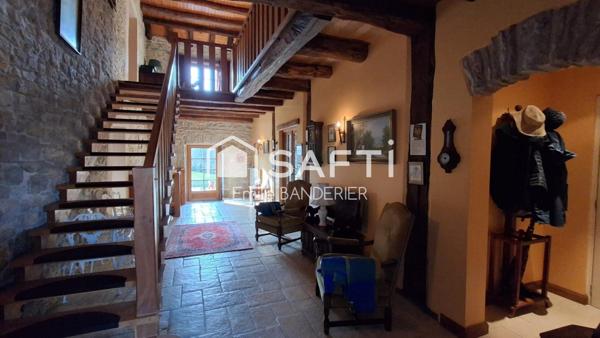 Maison 6 pièces 234 m² proche des lacs