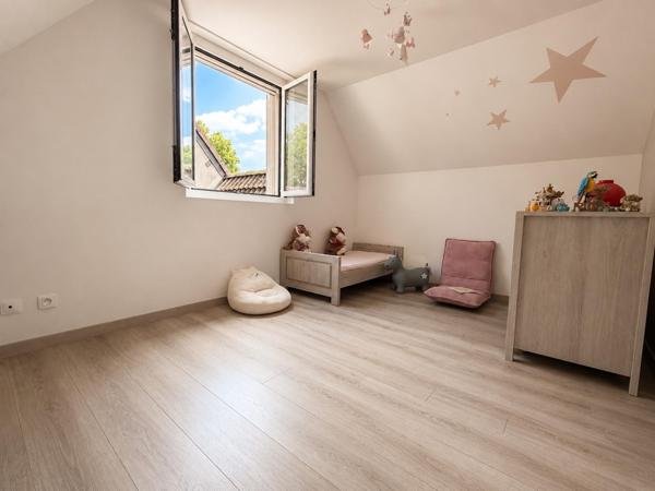 Maison à LE CHATELET-EN-BRIE, 77820 - 6 pièces 148m²