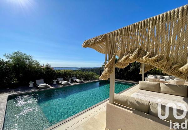 Maison 8 pièces de 380 m² à LES ISSAMBRES (83380)