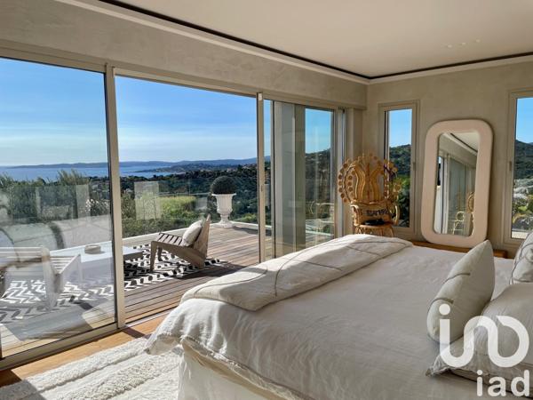 Maison 8 pièces de 380 m² à LES ISSAMBRES (83380)