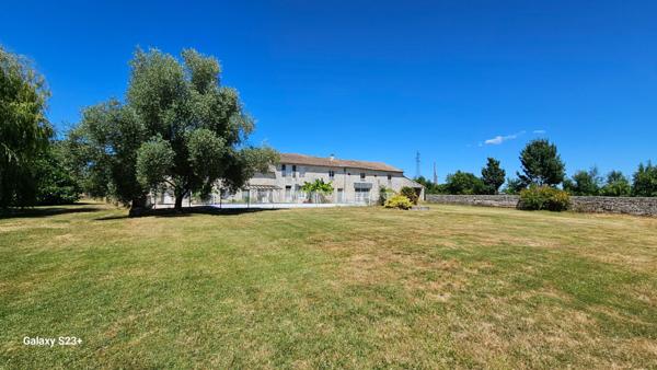 Maison - 11 pièces - 400 m²