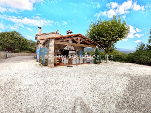 Propriete
                                                                                                                                                                                                                                                                                                                        7 pièce(s)                                                                                                                                                                                                          4 chambre(s)                                                                                                                                                                                                          200  m²