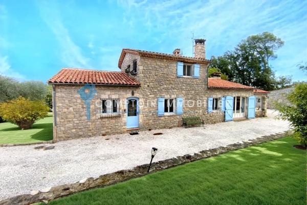 Propriete
                                                                                                                                                                                                                                                                                                                        7 pièce(s)                                                                                                                                                                                                          4 chambre(s)                                                                                                                                                                                                          200  m²