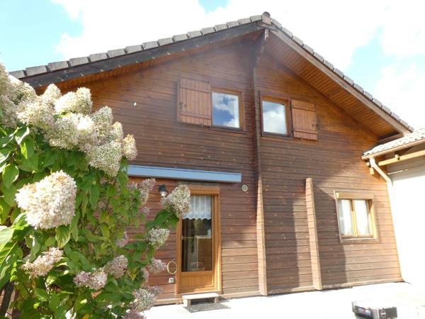 RUPT SUR MOSELLE (88) Chalet T6 de 104m² sur sous-sol  +garage extérieur, terrain 700m² environ.