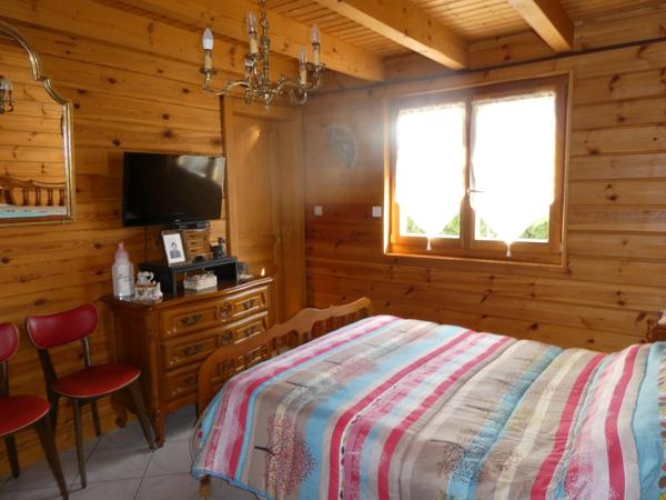 RUPT SUR MOSELLE (88) Chalet T6 de 104m² sur sous-sol  +garage extérieur, terrain 700m² environ.